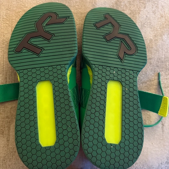 TYR women’s weightlifting shoes - Picture 3 of 3